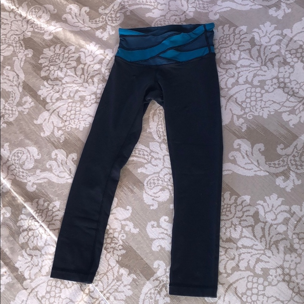 Black lululemon crops